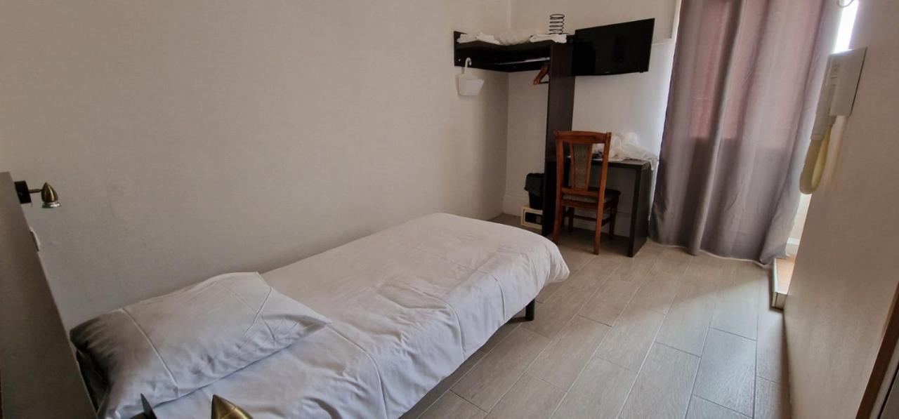 Hotel Les Rosiers La Rochelle  Bagian luar foto