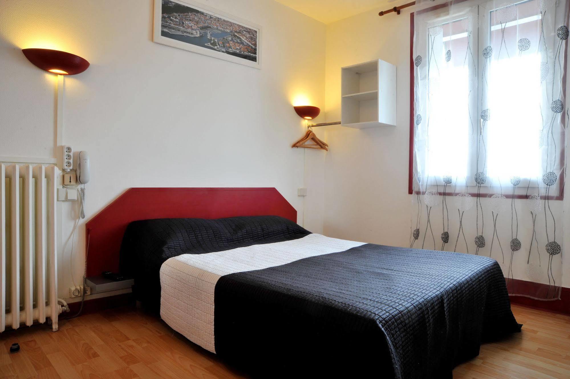 Hotel Les Rosiers La Rochelle  Bagian luar foto