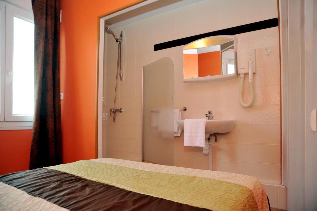 Hotel Les Rosiers La Rochelle  Bagian luar foto